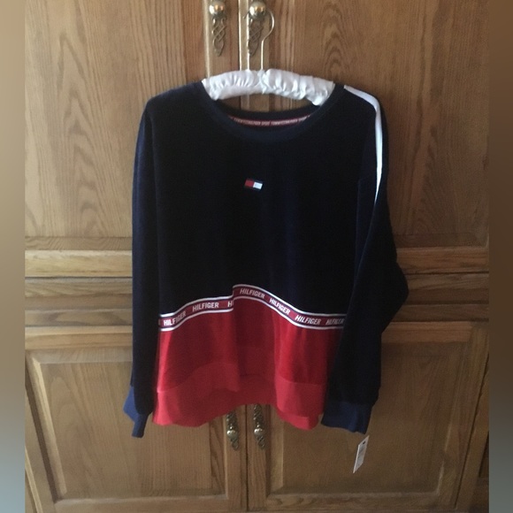 Tommy Hilfiger velour top - Picture 1 of 3